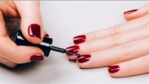 مخاطر طلاء الأظافر