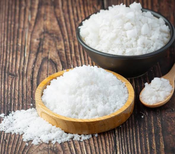 القضاء على قشرة الشعر بالملح 