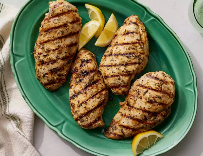 صدور الفراخ المشوي بالفلفل الأسود والليمون