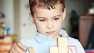 مشاكل الطفل المتوحد