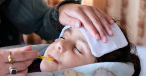 طرق خفض الحرارة للاطفال