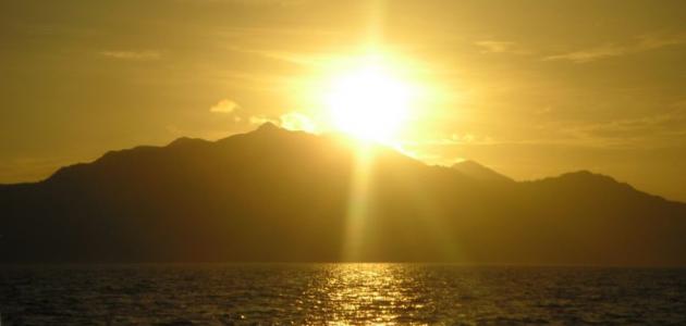 متى طلوع الشمس