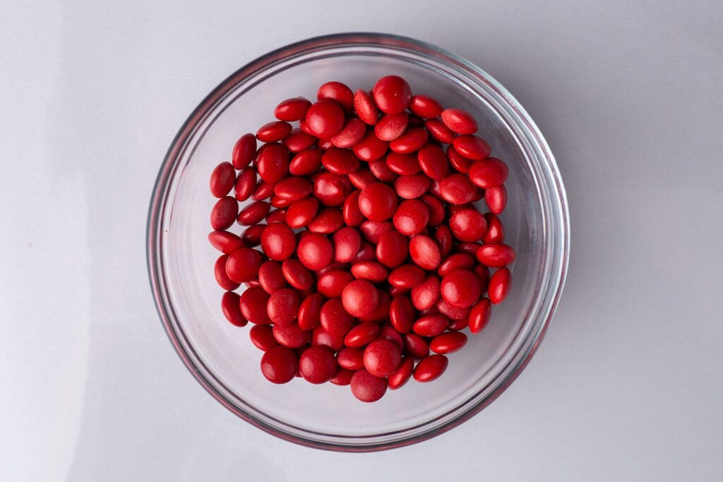 س: هل يجب البعد عن كل الاطعمة ذات لون أحمر؟