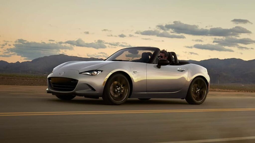 سيارات السباقات سيارة مازدا MX-5 