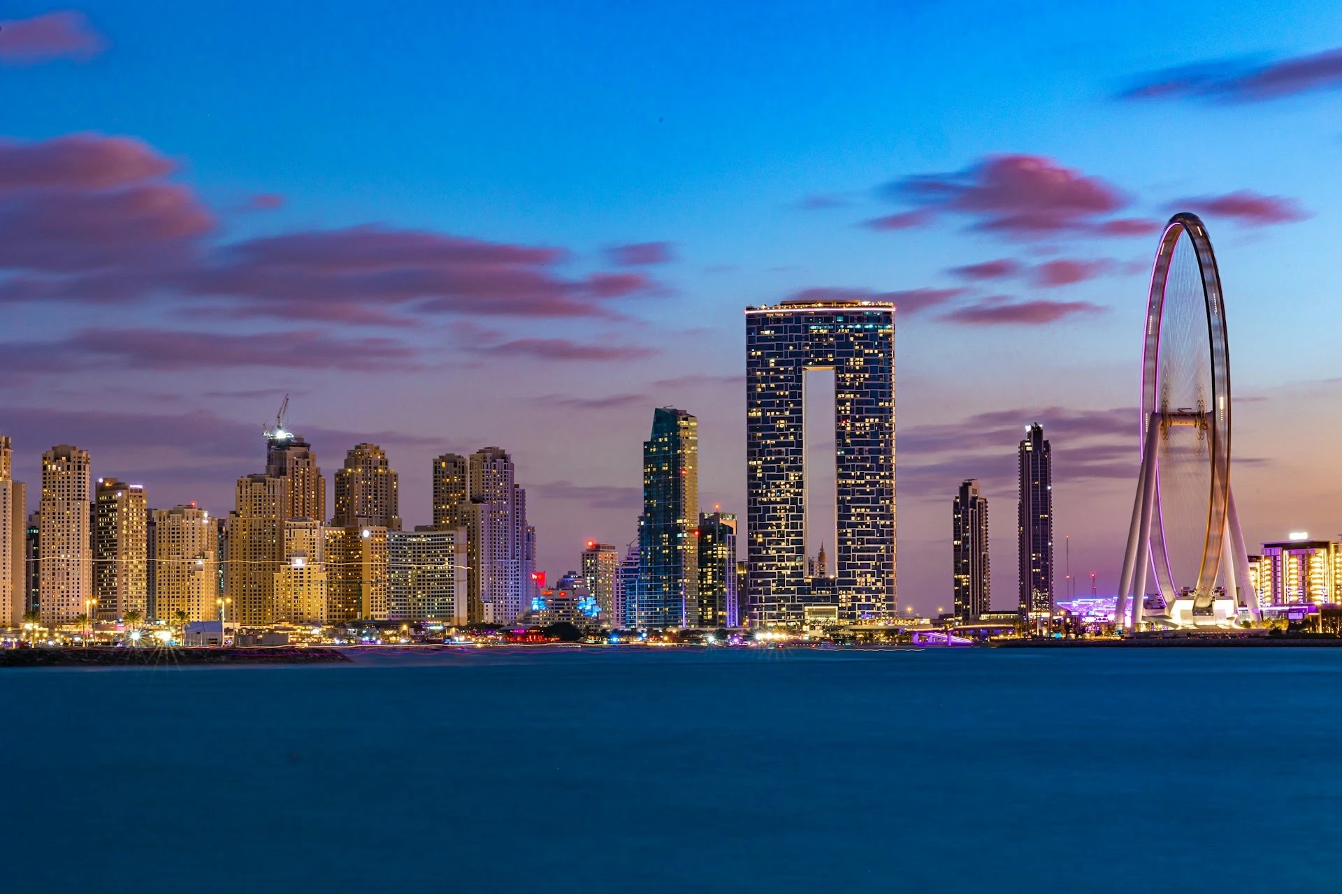 كيف تهاجر إلى الإمارات في 2025؟