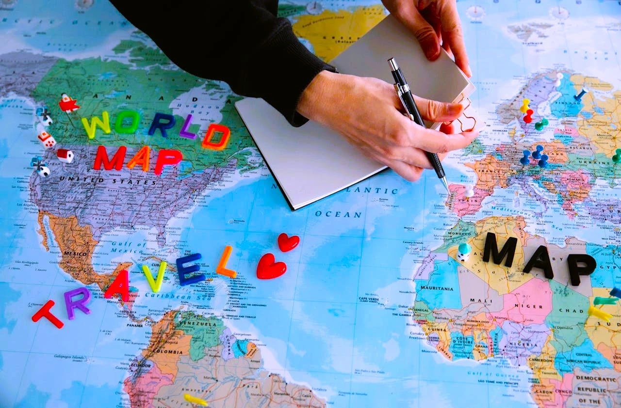 كيف تهاجر إلى الإمارات في 2025؟