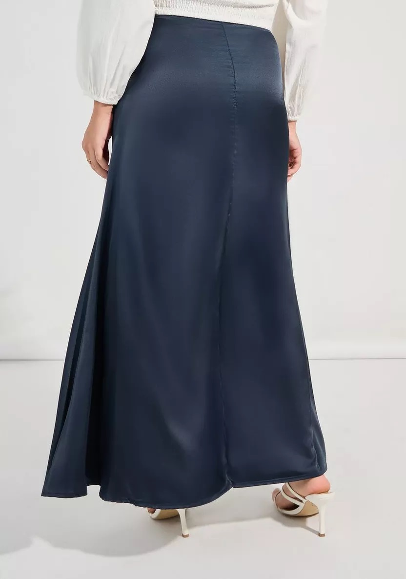 تنورة ساتان طويلة