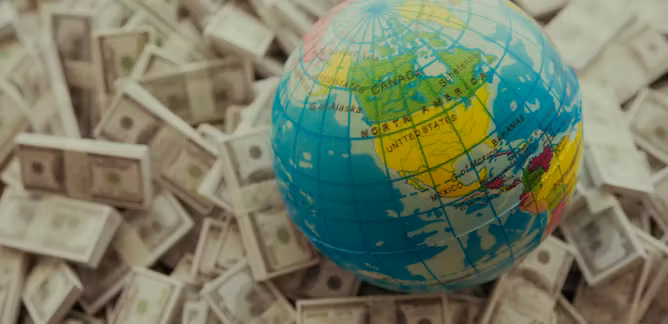 سعر الدولار اليوم الأربعاء (14/05/2025) مقابل اليورو والريال والجنيه