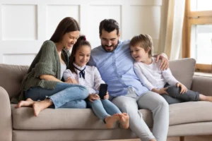 عائلة تحول التحديات الرقمية لجو عائلي سليم