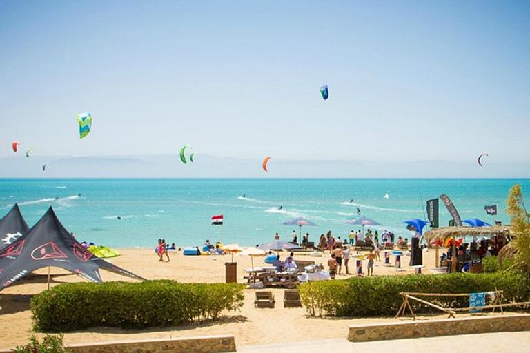 مغامرات بحرية مشوّقة في شواطئ رأس الخيمة