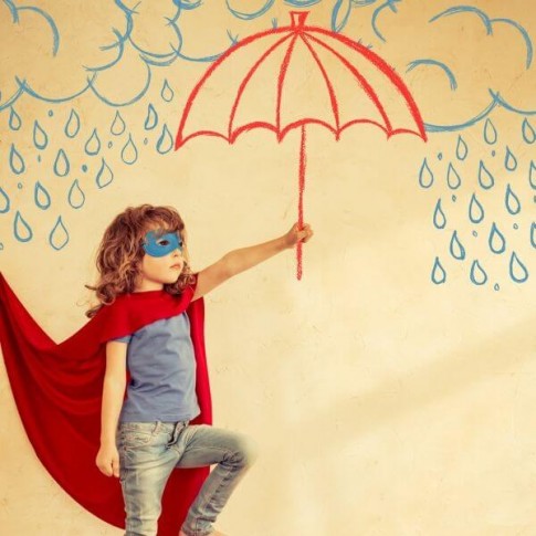 طفل يتمتع بمرونة نفسية