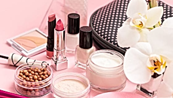 أدوات تجميل لا تستغني عنها المرأة الخليجية