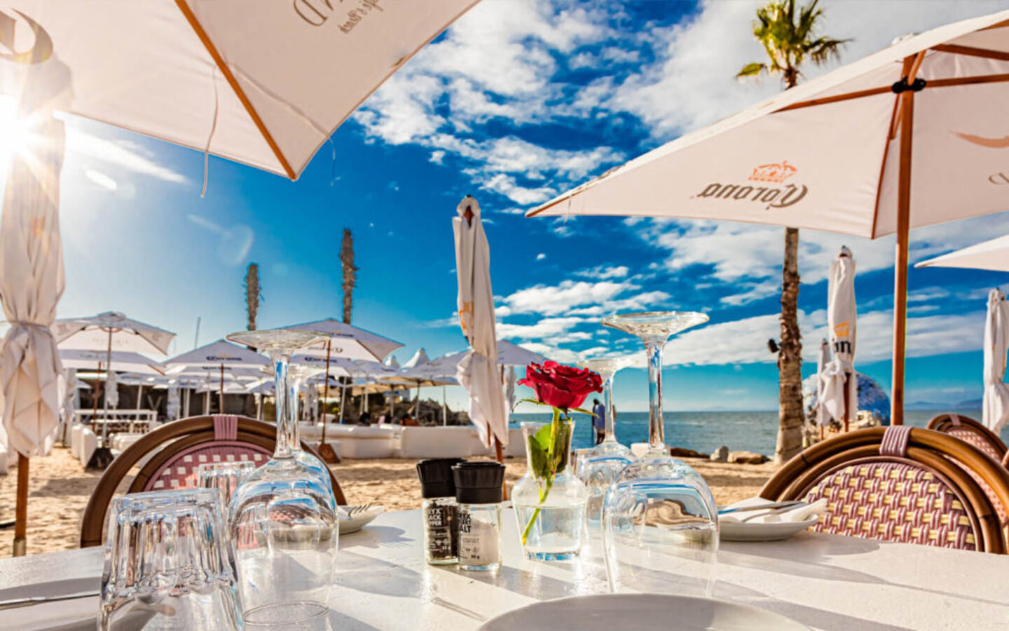 أجمل الكافيهات المطلة على البحر في الإمارات