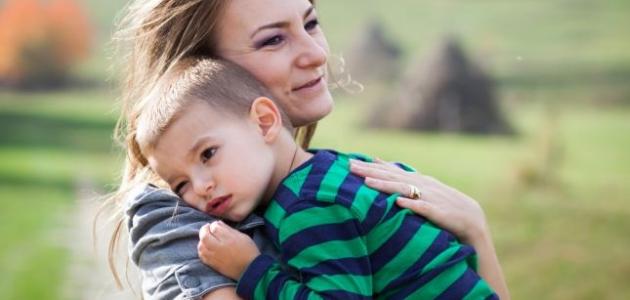 أم تدعم طفلها