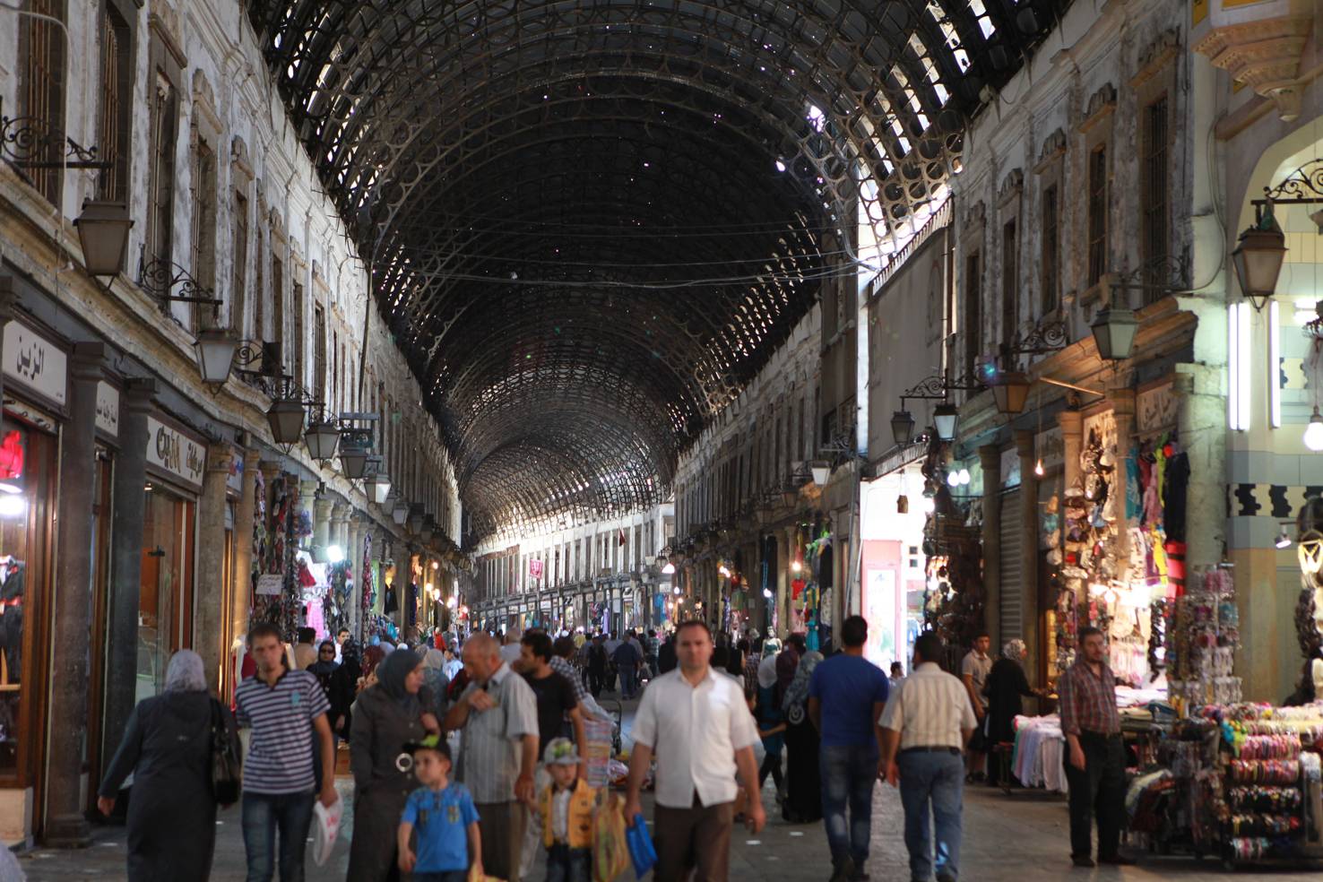 جولة في أسواق دمشق القديمة: عبق التاريخ وروعة التسوق