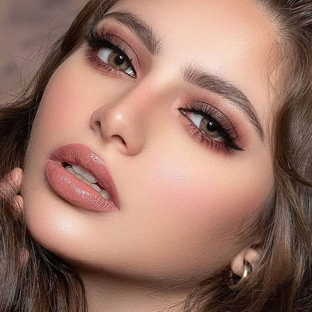 أحدث صيحات المكياج لعام 2025 لجمالك العصري