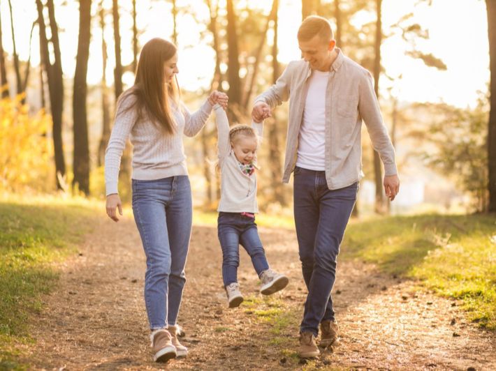 10 قواعد ذهبية في تربية الأطفال بدون عنف