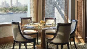 تجربة الطعام الفاخر في القاهرة: من المأكولات الشعبية إلى المطاعم المرموقة