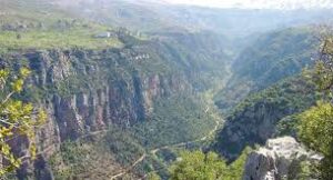 السياحة البيئية في لبنان: استكشاف الطبيعة الجبلية