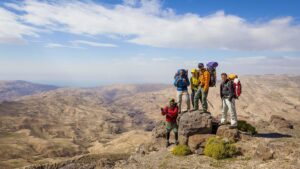 رحلات المغامرة الفاخرة: تسلق الجبال، التزلج على الرمال، واستكشاف الكهوف في مصر