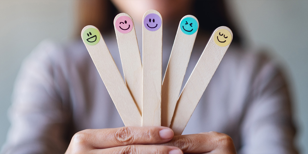 كيف تعزز مهارات تنظيم العواطف الاستقلالية والمرونة؟