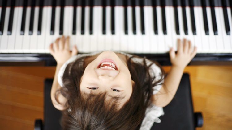 أهمية الموسيقى والغناء اليوميّ للأطفال