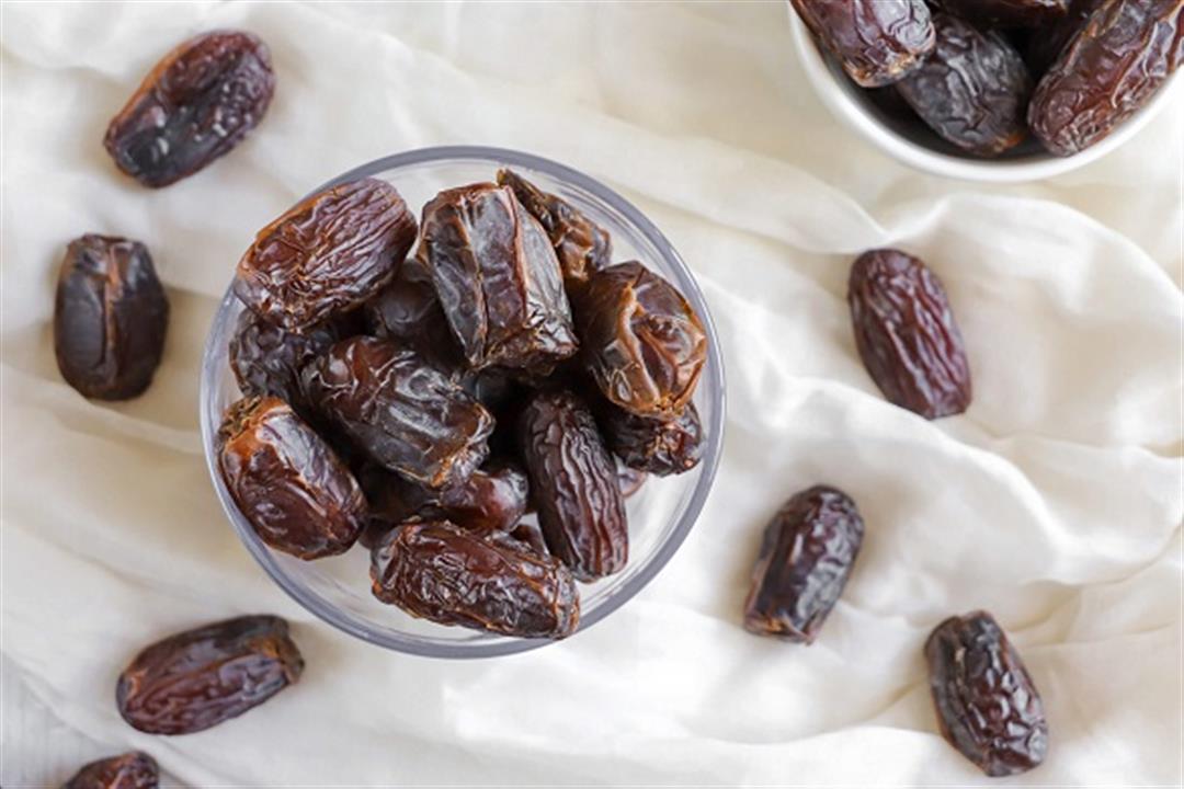 فوائد أكل التمر على الريق