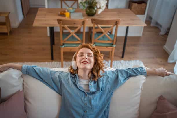 عشر سمات يتشاركها من يحبون قضاء العطلة في المنزل