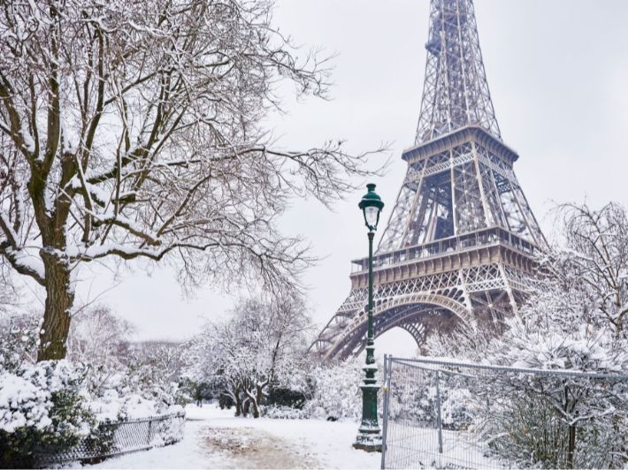 دليل السياحة الشتوية في فرنسا: من باريس إلى جبال الألب