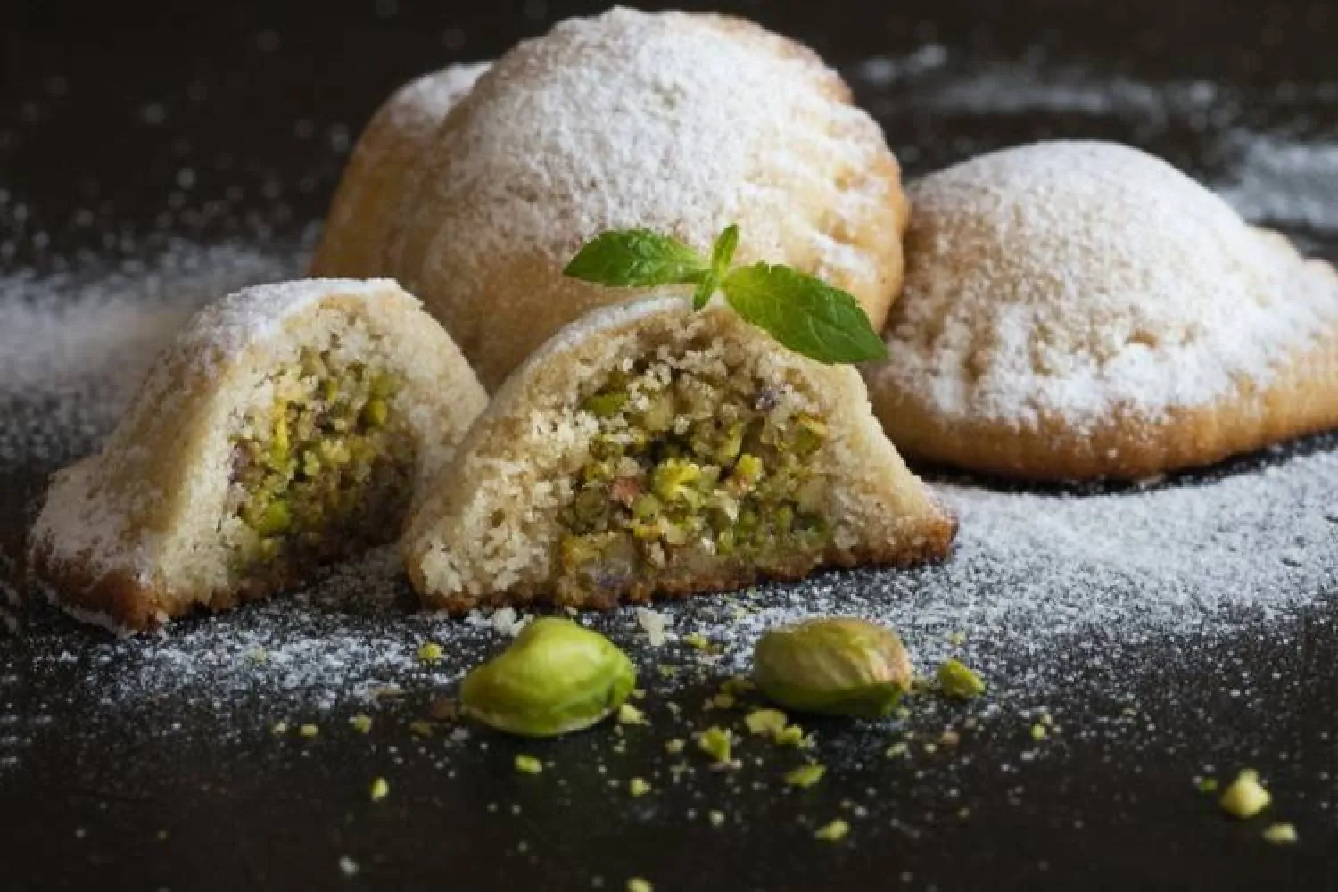 المعمول العربي: عجينة ناجحة وحشوات تمر وجوز بخطوات واضحة