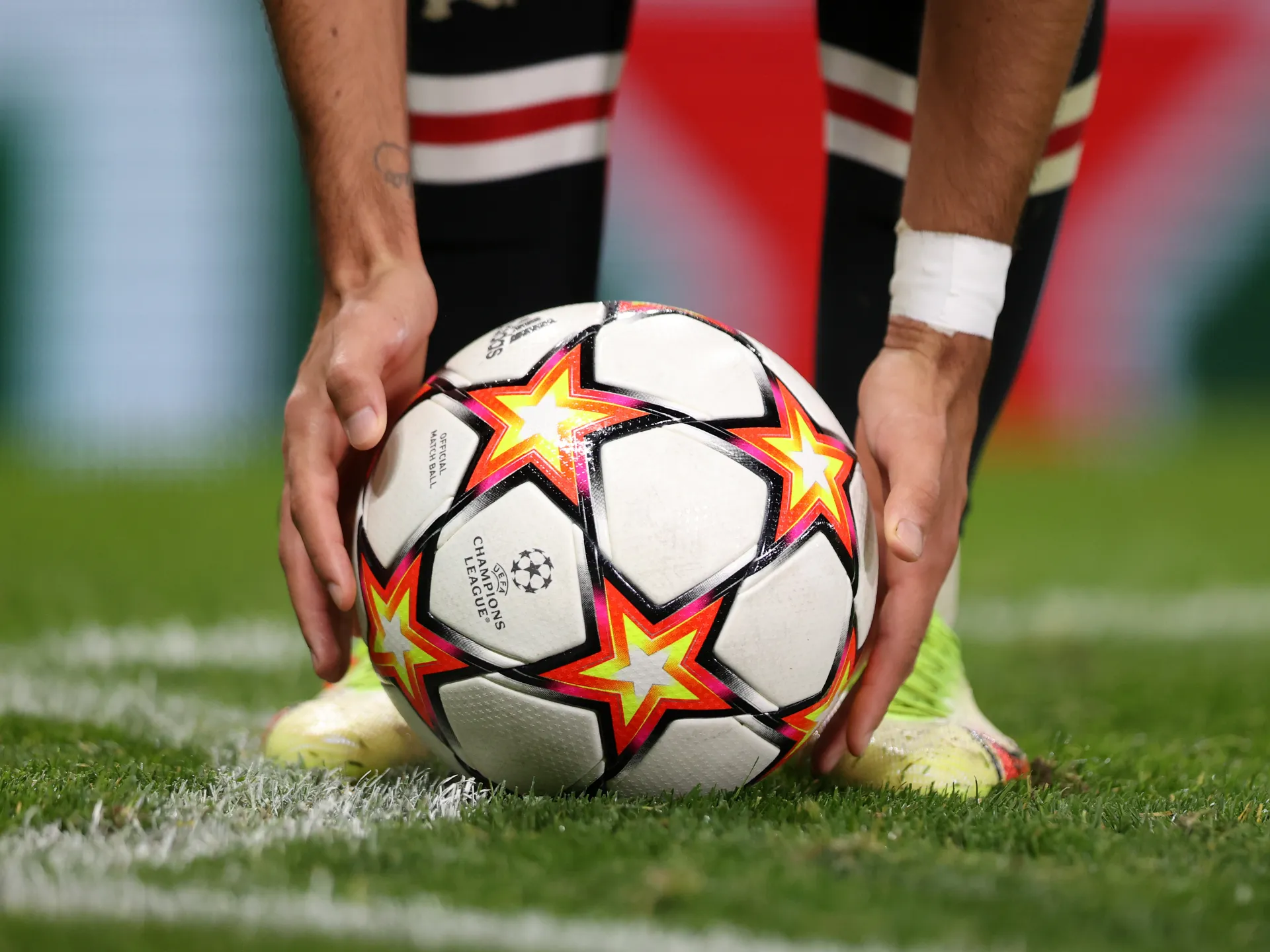 أبرز مباريات اليوم الاحد 25/1/2026 والقنوات الناقلة لها