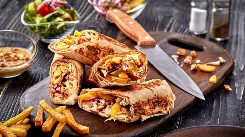 الشاورما المنزلية: تتبيلة عربية سهلة + طريقة خبز أو مقلاة