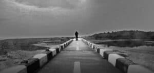هل الماضي عبء أم درس نتعلم منه؟